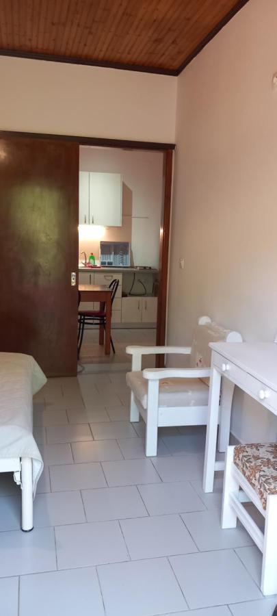 Nikis Apartments Agios Gordios  Eksteriør billede