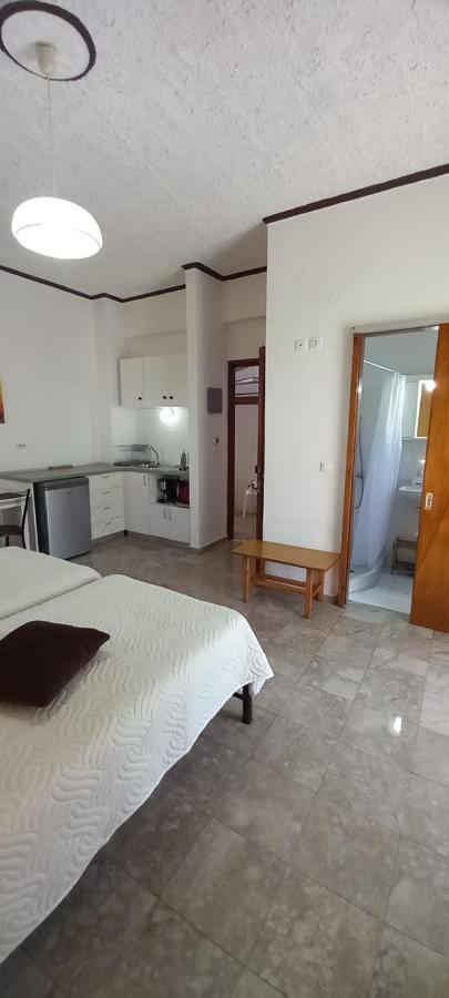 Nikis Apartments Agios Gordios  Eksteriør billede