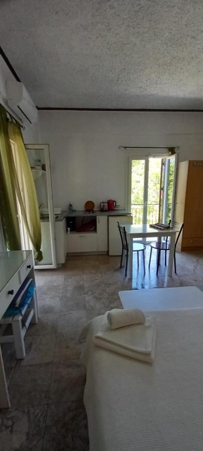 Nikis Apartments Agios Gordios  Eksteriør billede