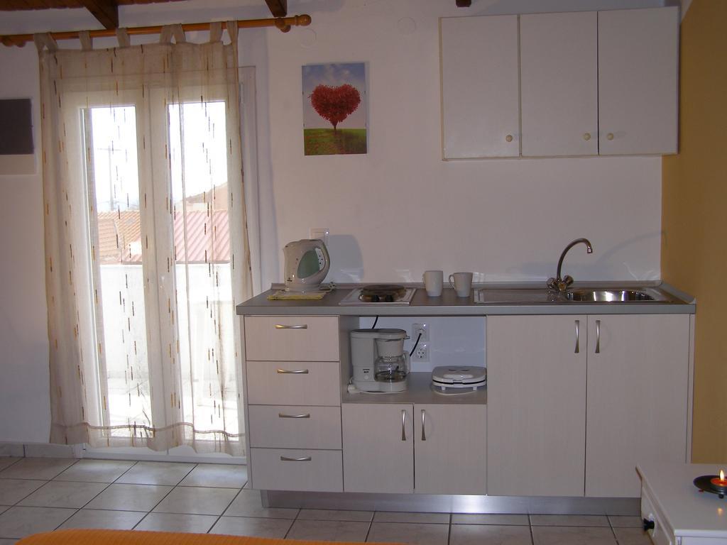 Nikis Apartments Agios Gordios  Værelse billede